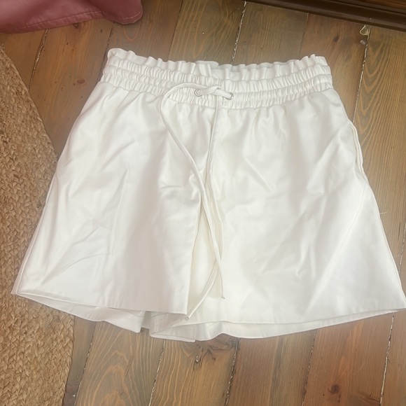 IDEM DITTO WHITE FAUX LEATHER SHORTS - Picture 4 of 5